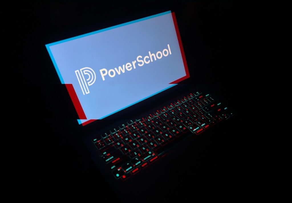 Powerschool begins to warn students and teachers after a huge violation of the data