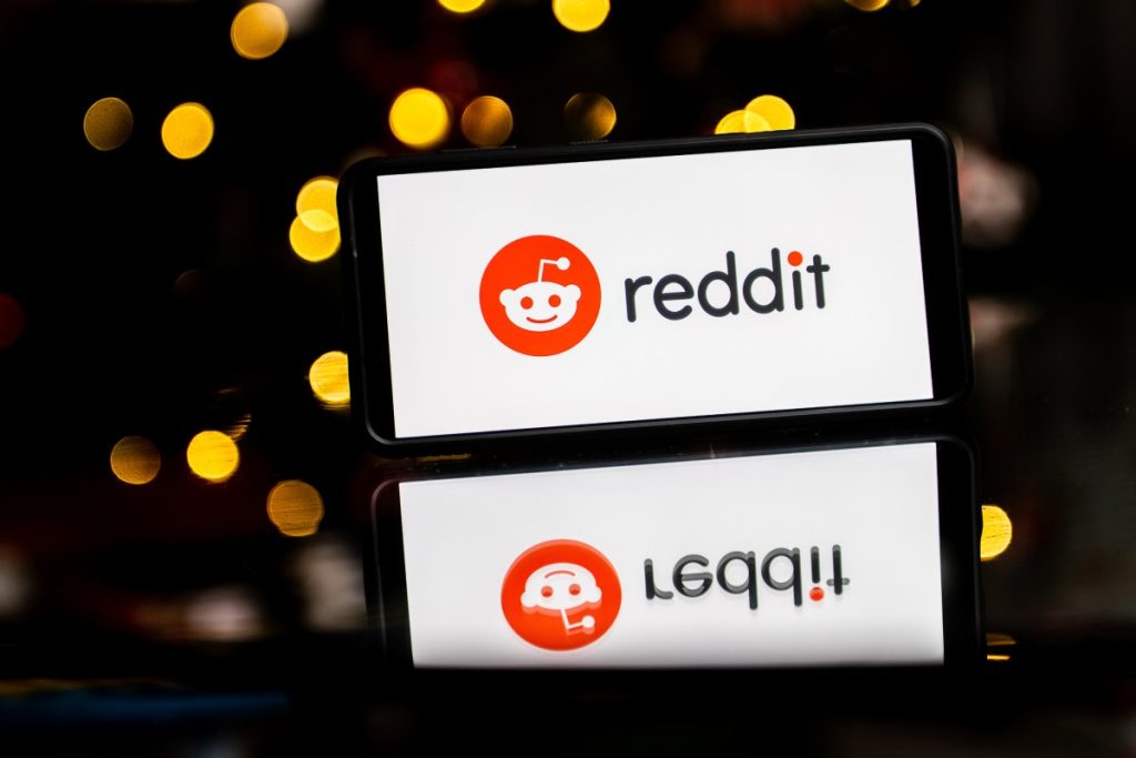 Reddit will tighten the verification to keep out the human artificial intelligence robots